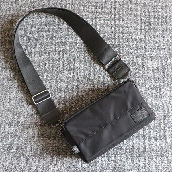 Férfi mini textil táska és cipzárral záródik