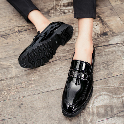 Moodsad tutidega lakknahast kingad meestele