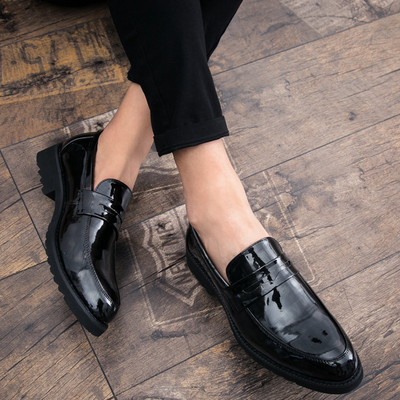 Moodsad tutidega lakknahast kingad meestele