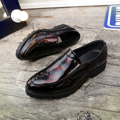 Moodne metallelemendiga lakknahast kingad teravatipuline mudel