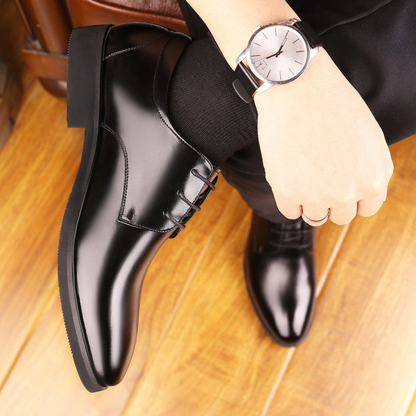 Paeltega meeste lakknahast kingad