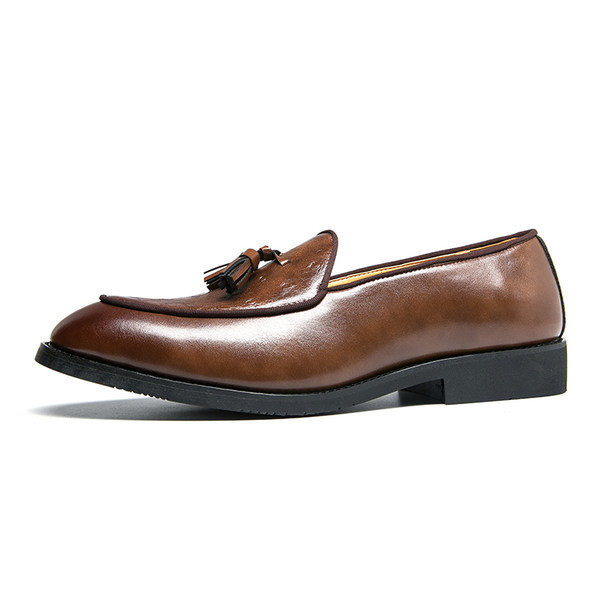 Elegantsed teravatipulised tutidega kunstnahast kingad