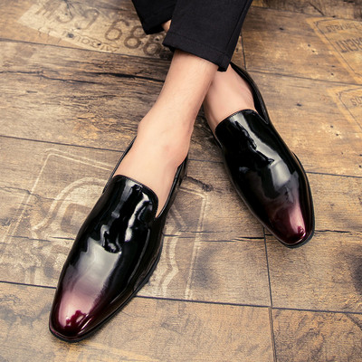 Terava mudeliga elegantsed krokodillinaha imitatsioonist kingad