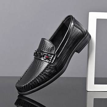 Нов модел мъжки обувки с метална декорация