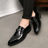 Elegáns lakkbőr cipő fém díszítéssel