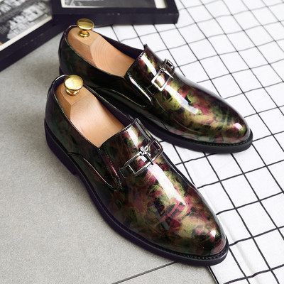 Elegáns lakkbőr cipő fém díszítéssel