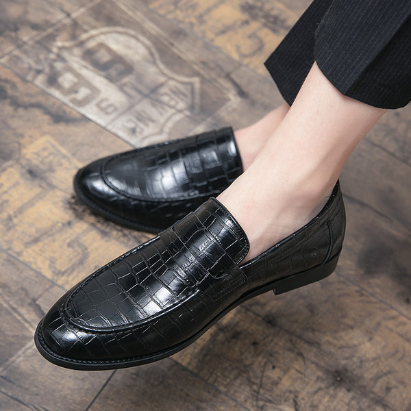 Öko bőrből készült férfi cipők új modellje - több modell