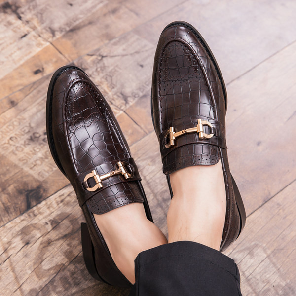 Meeste metallkaunistustega nahast kingad