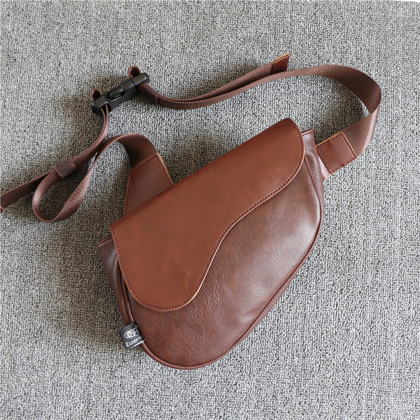 Vīriešu ikdienas soma ar metāla aizdari