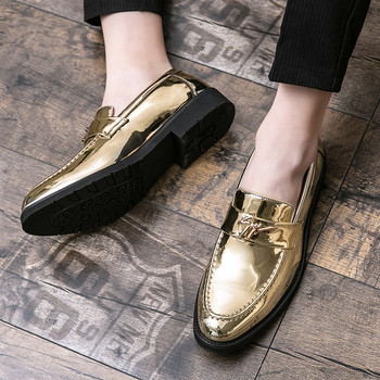Модерни мъжки лачени обувки в черен и златист цвят