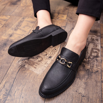 Elegantsed metallpandlaga terava otsaga meeste kingad