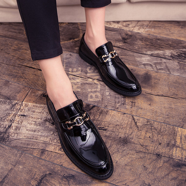 Elegantsed metallpandlaga terava otsaga meeste kingad