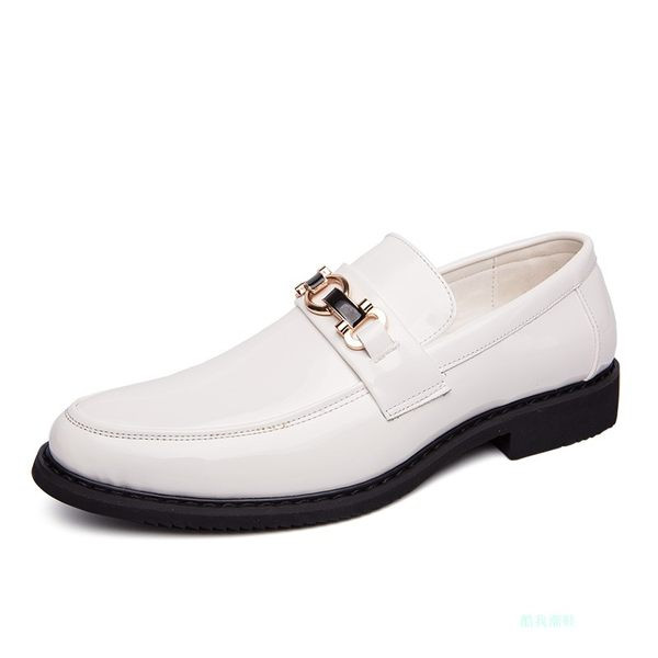 Elegantsed metallpandlaga terava otsaga meeste kingad