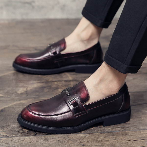 Metallelemendiga pidulikud meeste kingad