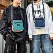 Τετράγωνη μικρή υφασμάτινη τσάντα για άντρες