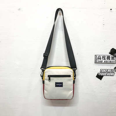 Τετράγωνη μικρή υφασμάτινη τσάντα για άντρες