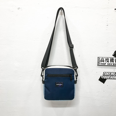 Τετράγωνη μικρή υφασμάτινη τσάντα για άντρες