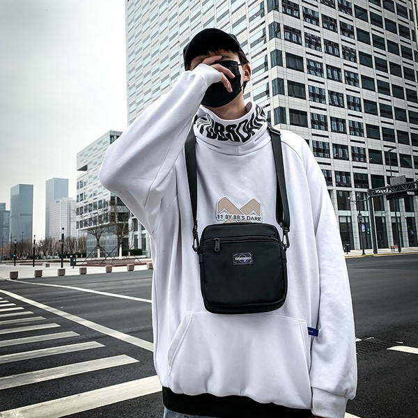 Τετράγωνη μικρή υφασμάτινη τσάντα για άντρες