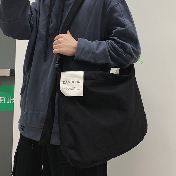 Suur tekstiilist õlakott meestele