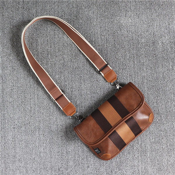 Pika sanga ja metallist kinnitusega nahast meeste sportkott