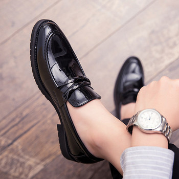 Нов модел официални мъжки лачени обувки в бял и черен цвят