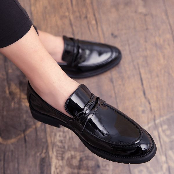 Formális férfi lakkcipő új modellje fehér és fekete színben