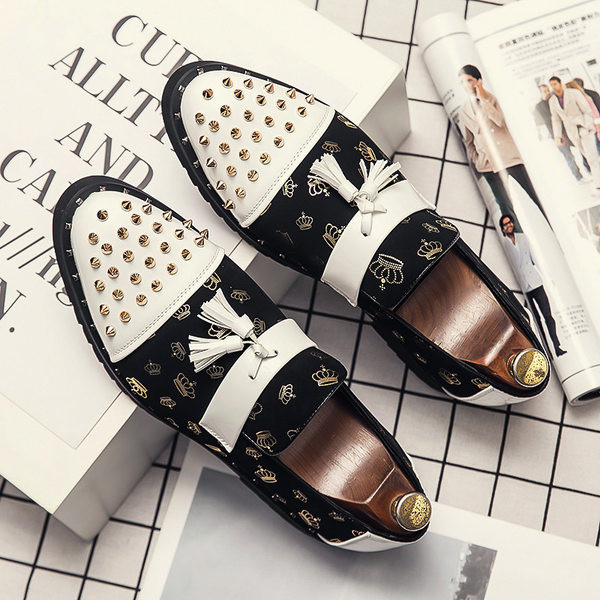 Uus mudel neetide ja tuttidega meeste kingad