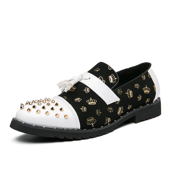 Uus mudel neetide ja tuttidega meeste kingad