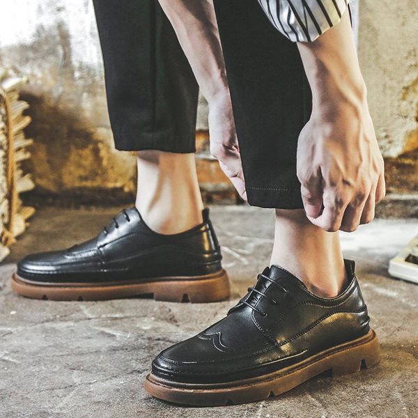 Stiilsed musta värvi paeltega ökonahast meeste kingad