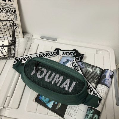 Vīriešu ikdienas soma ar uzrakstu un tīklu