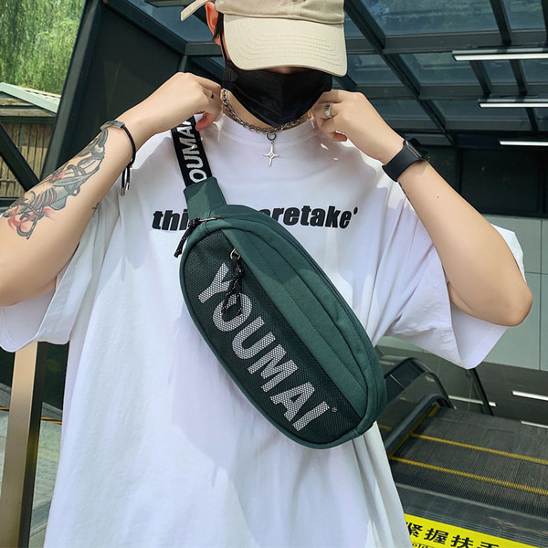 Vīriešu ikdienas soma ar uzrakstu un tīklu