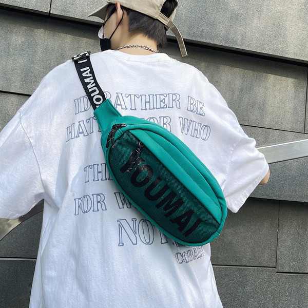 Vīriešu ikdienas soma ar uzrakstu un tīklu