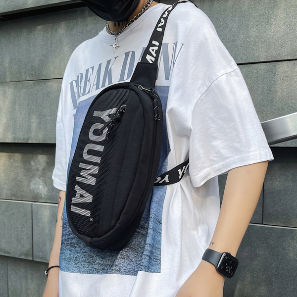 Vīriešu ikdienas soma ar uzrakstu un tīklu