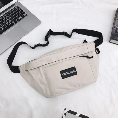 Vīriešu panks ar emblēmu un regulējamu rokturi