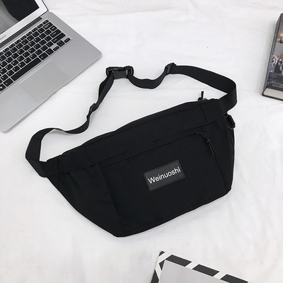 Vīriešu panks ar emblēmu un regulējamu rokturi