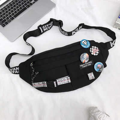 Férfi punk kitűzővel és állítható fogantyúval