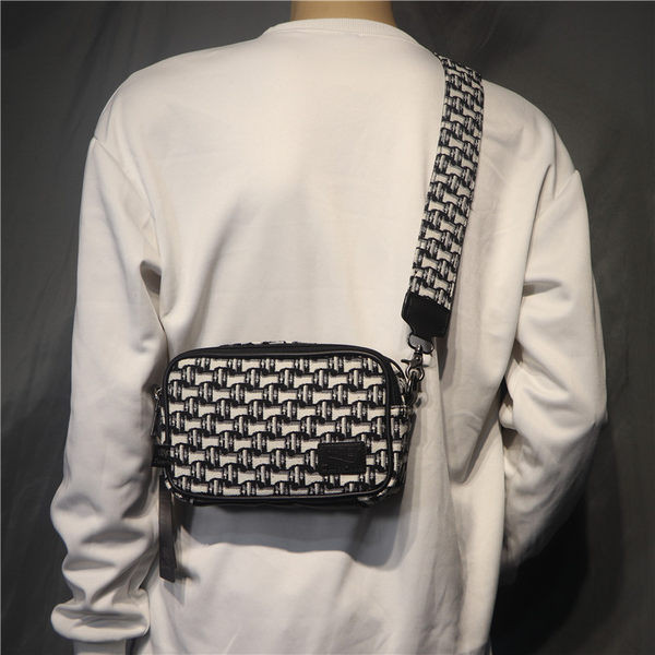 Uus mudel meeste embleemiga õlakott