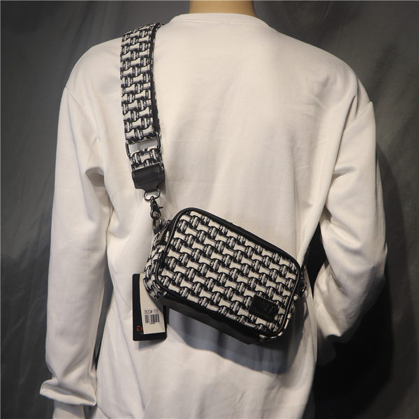 Uus mudel meeste embleemiga õlakott