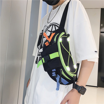 Férfi táska csattal és cipzárral