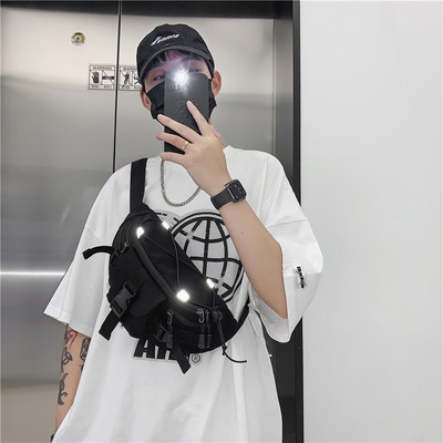 Férfi táska csattal és cipzárral