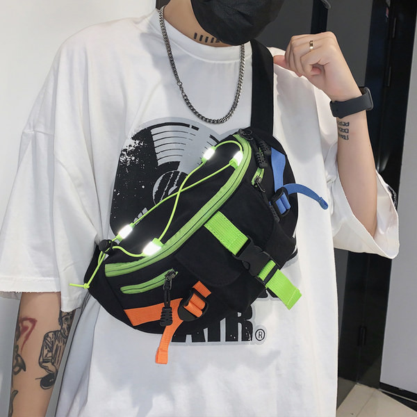 Férfi táska csattal és cipzárral