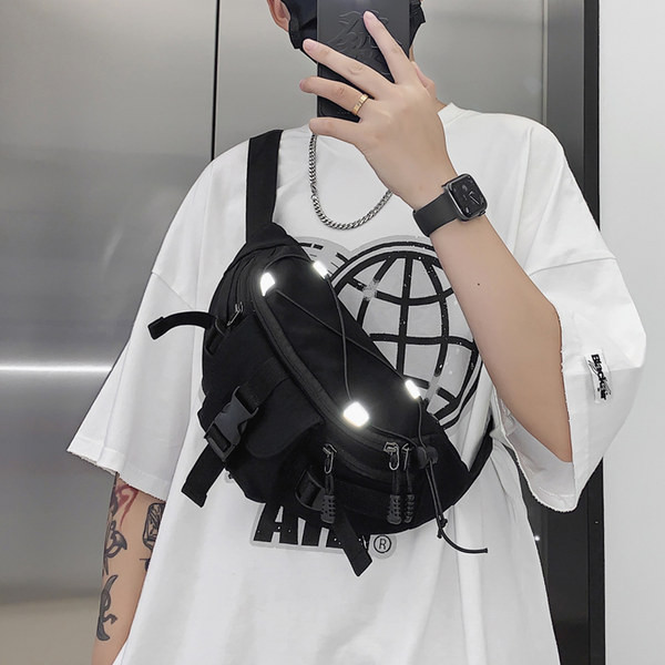 Férfi táska csattal és cipzárral