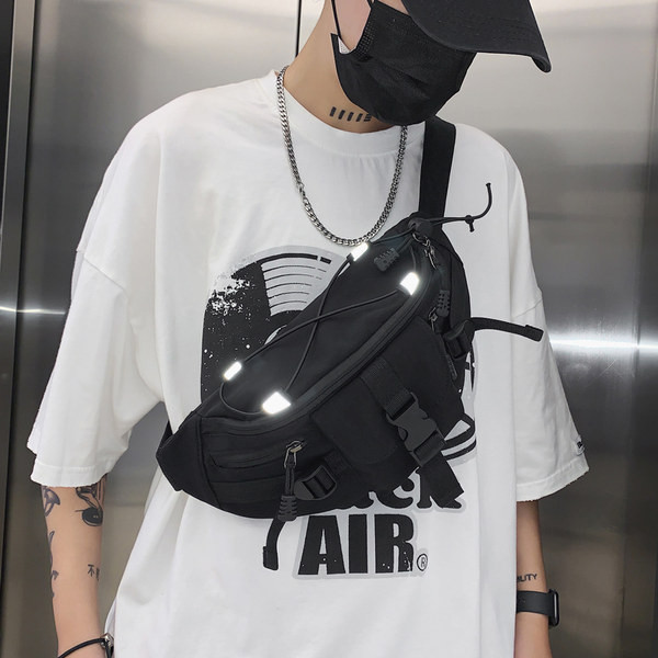 Férfi táska csattal és cipzárral