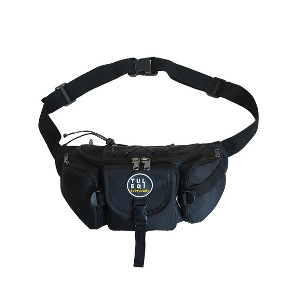 Férfi táska nyakkendővel és műanyag kapcsokkal