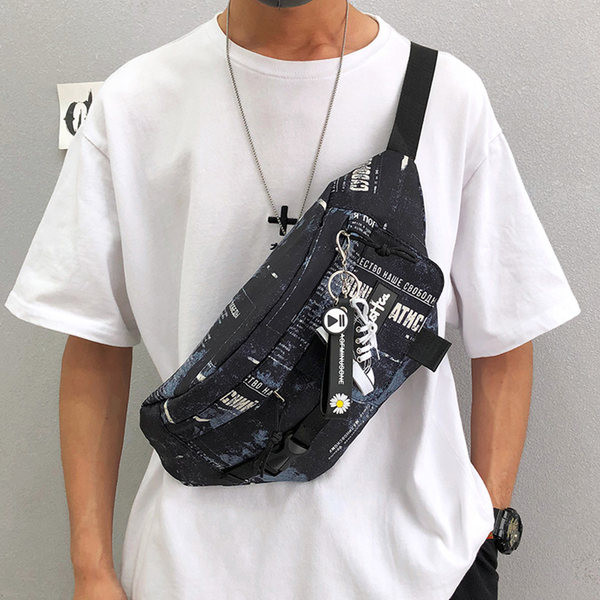 Ikdienas vīriešu panks ar rokturi pār plecu