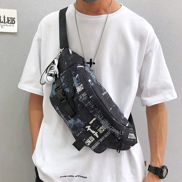 Ikdienas vīriešu panks ar rokturi pār plecu