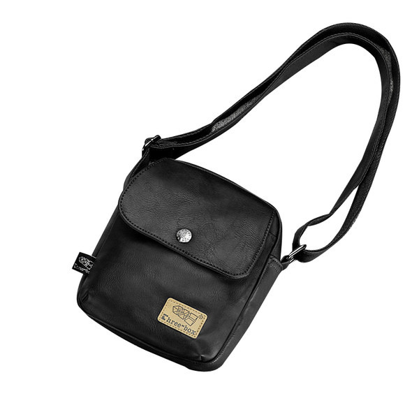 Férfi mini táska műbőrből, fém rögzítéssel