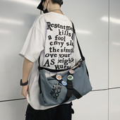 Vīriešu soma ar rāvējslēdzēju un garu rokturi