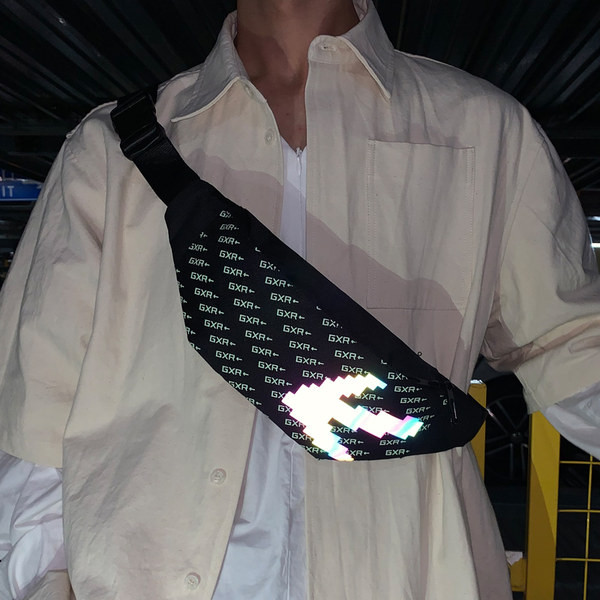 Vīriešu plecu soma ar uzrakstiem