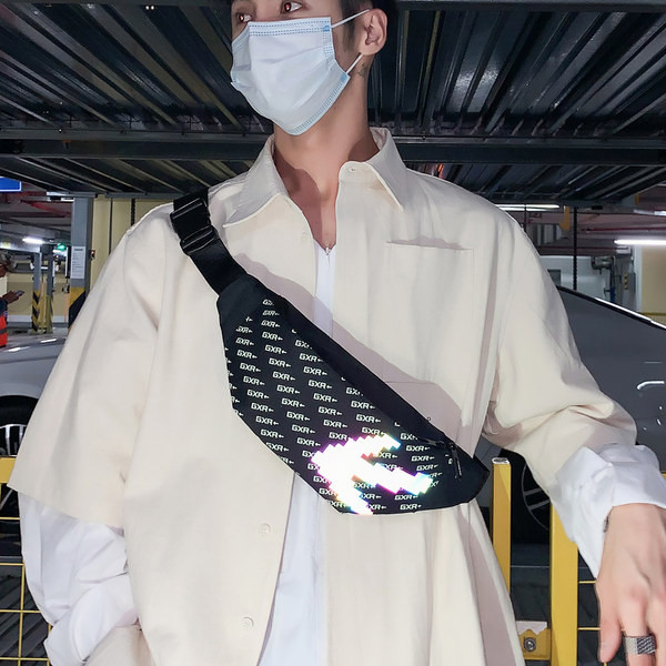 Vīriešu plecu soma ar uzrakstiem